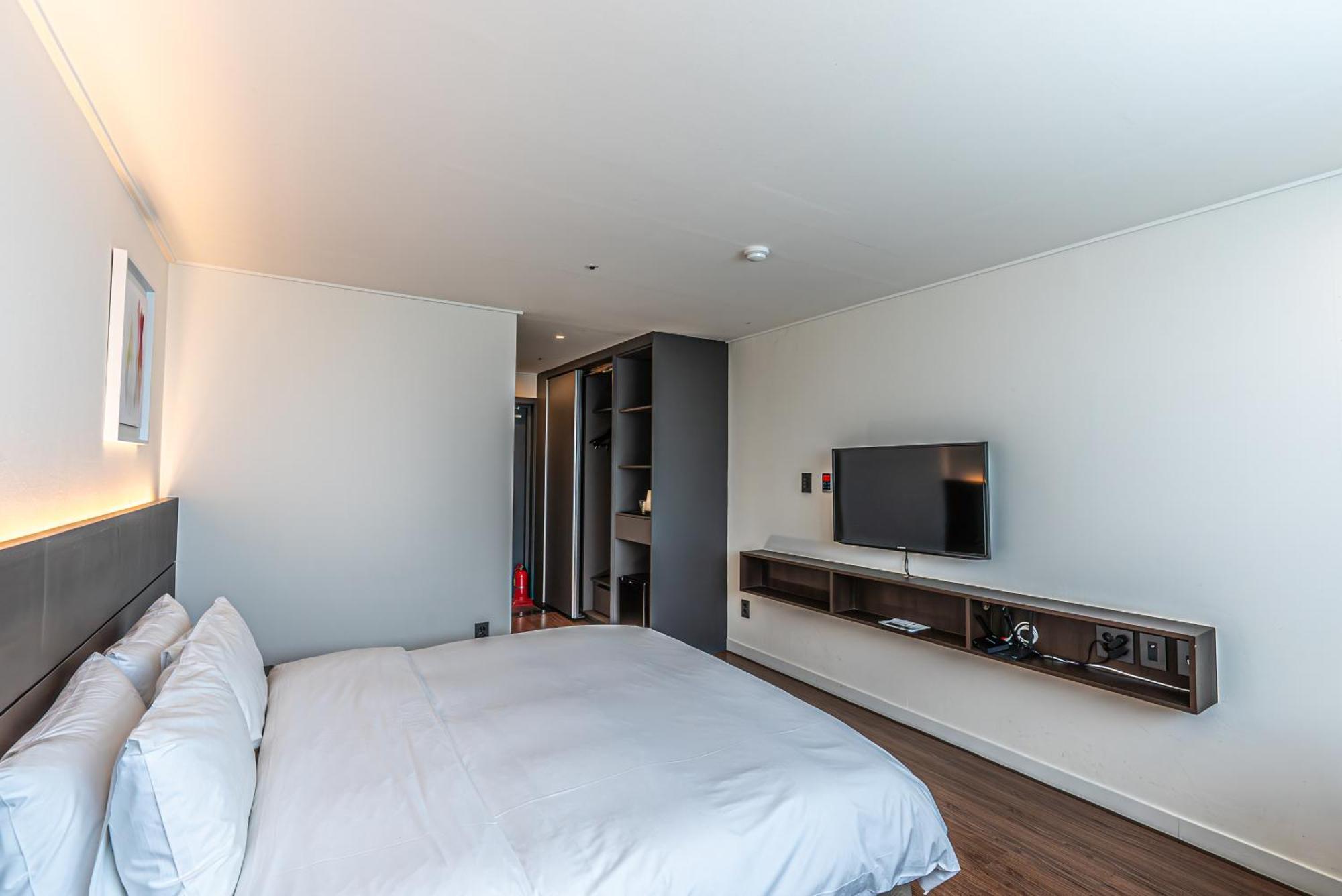 Hotel The Grang Jungmun Seogwipo Exteriör bild