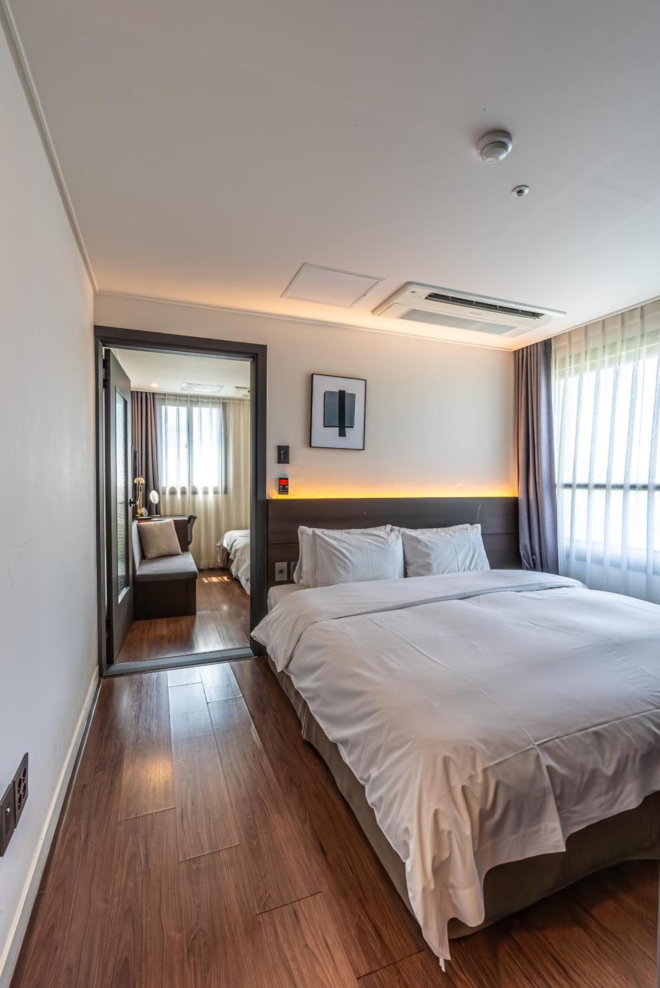 Hotel The Grang Jungmun Seogwipo Exteriör bild